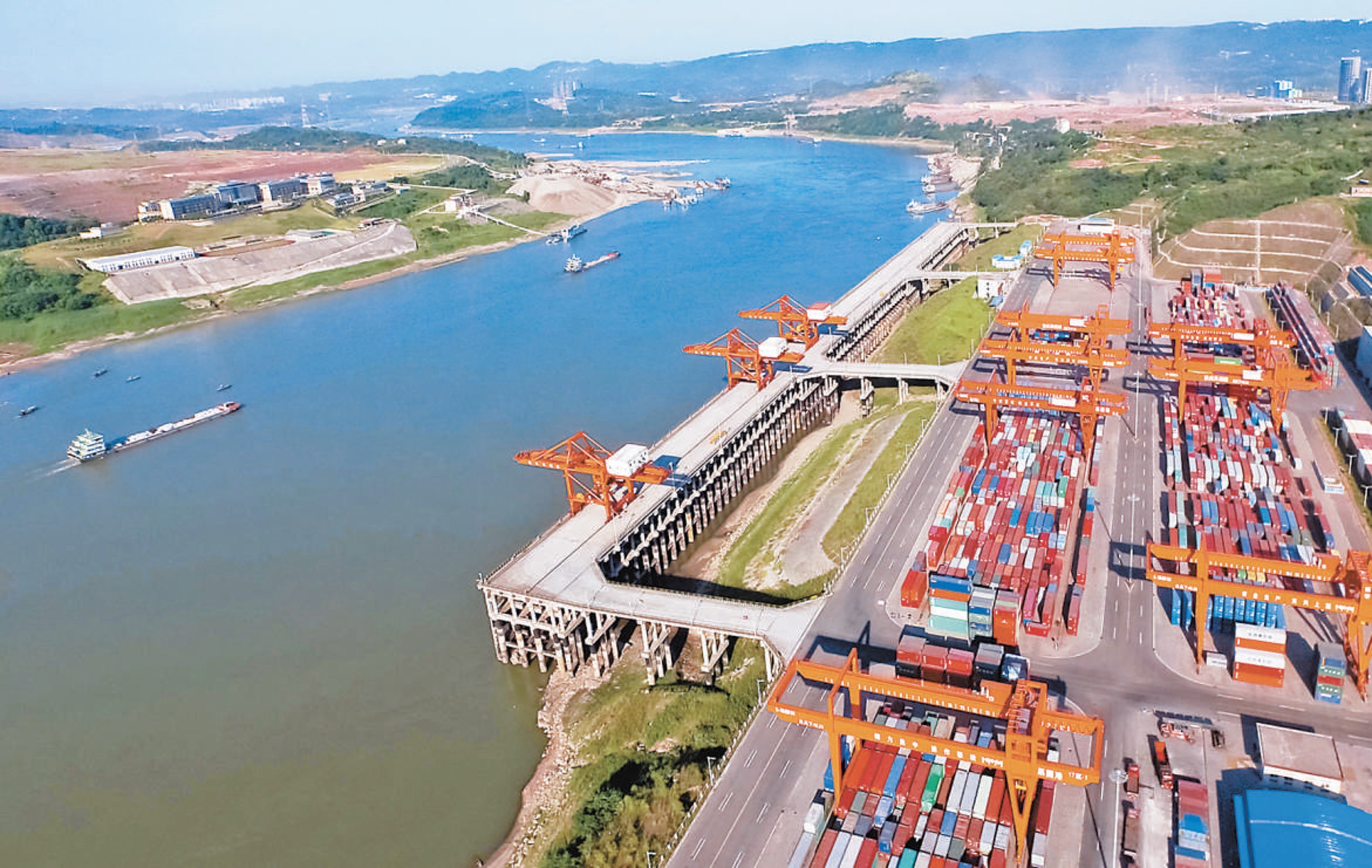 图为重庆果园港航拍图. 张锦辉摄
