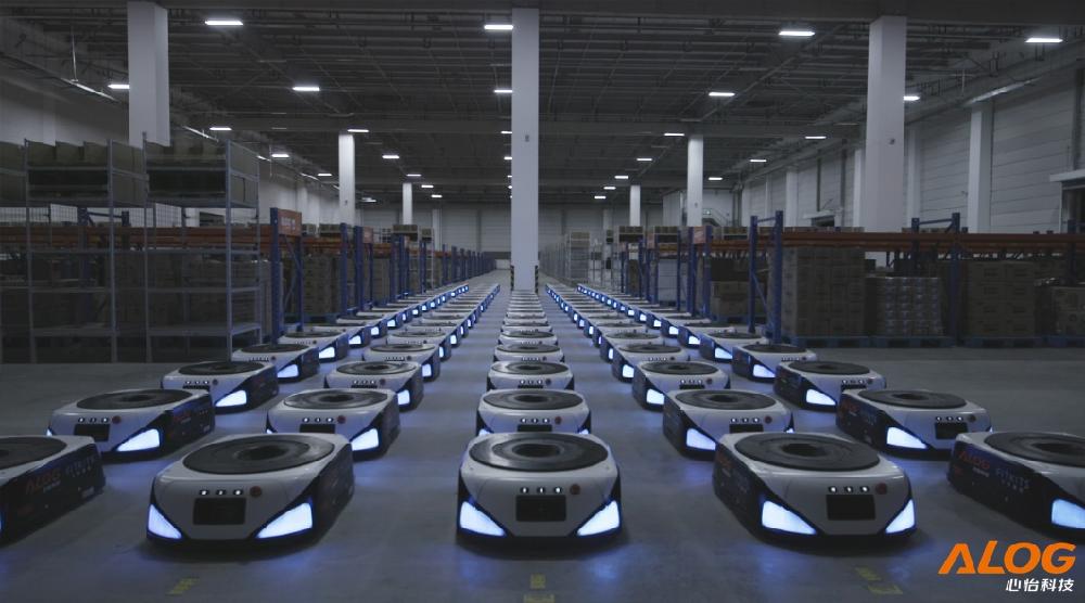 心怡科技fitbot智慧机器人首发上线,500台同时作业,震撼!
